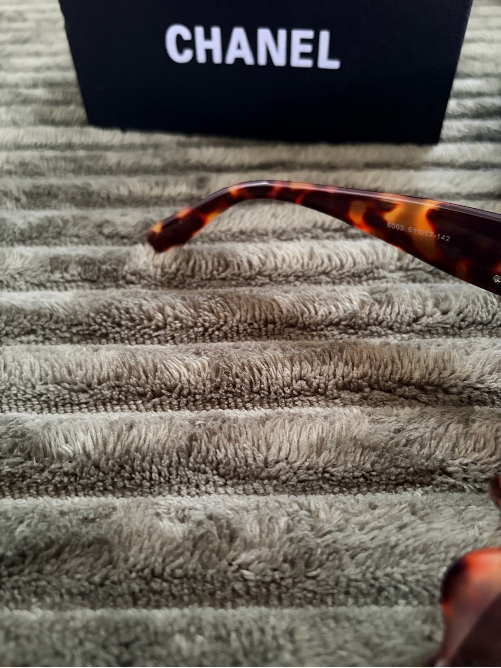 CHANEL Tortoiseshell Cat-Eye Sunglasses - Brown and Amber - Picture 6 of 7